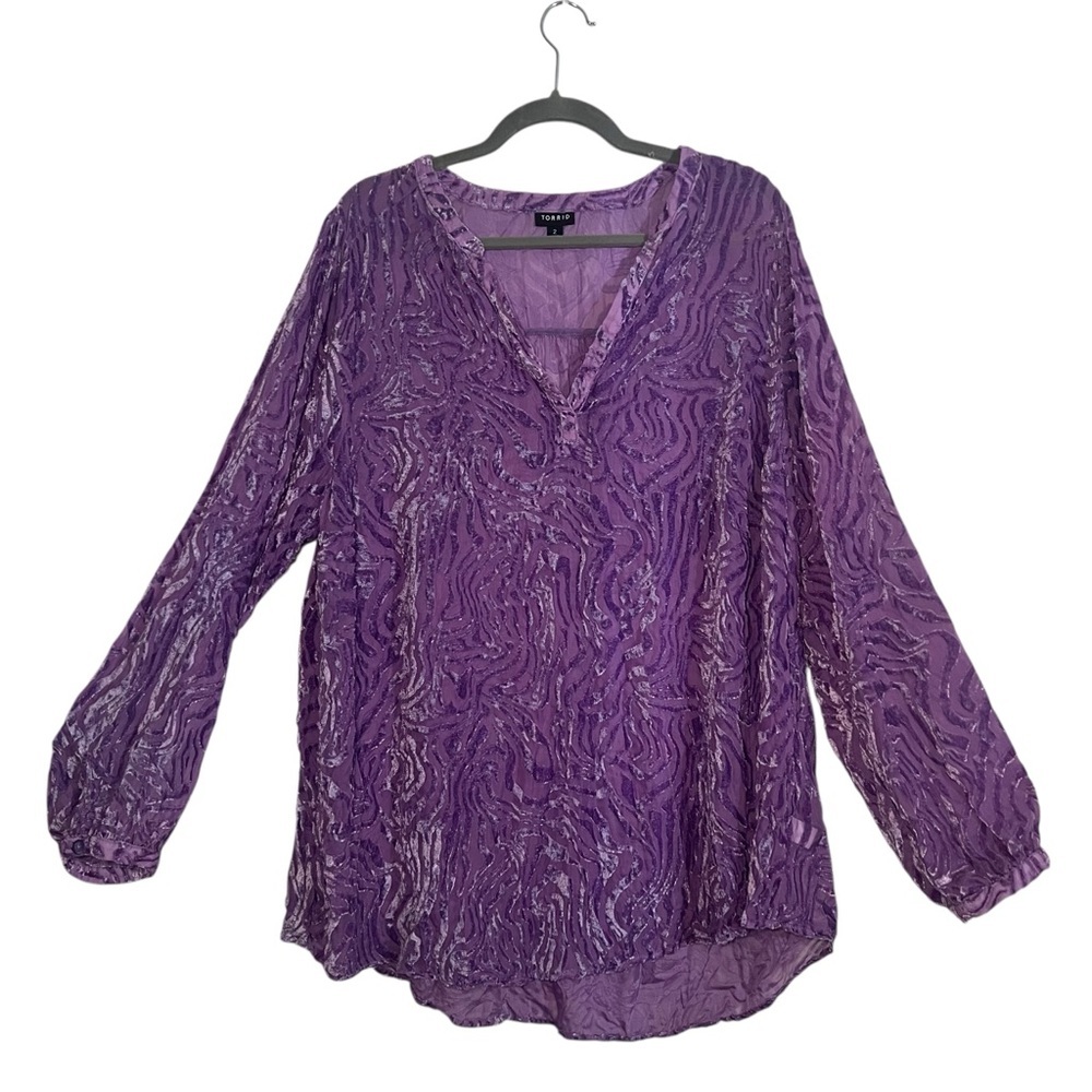 Torrid Purple Velvet Burnout Blouse Split Neck Tunic Top Size 2 - Picture 3 of 10